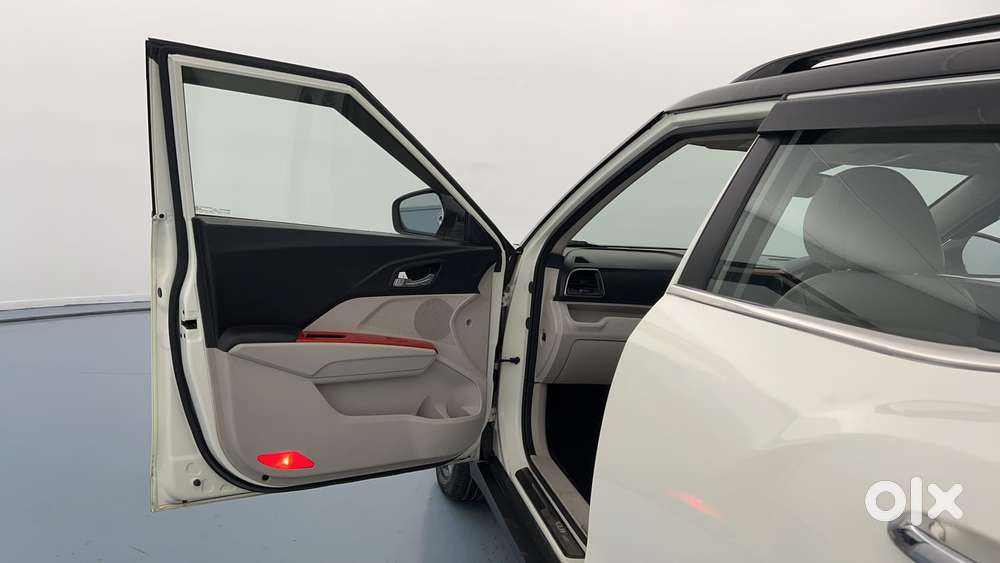 Mahindra Xuv300 W8 (o) 1.5 Diesel Amt, 2021, Diesel