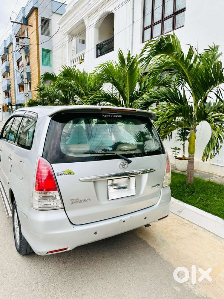 Toyota Innova V Version