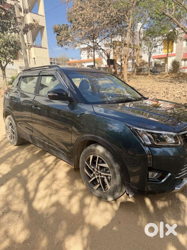 Mahindra Xuv300 1.2 W8 (o) Amt Petrol, 2023, Petrol