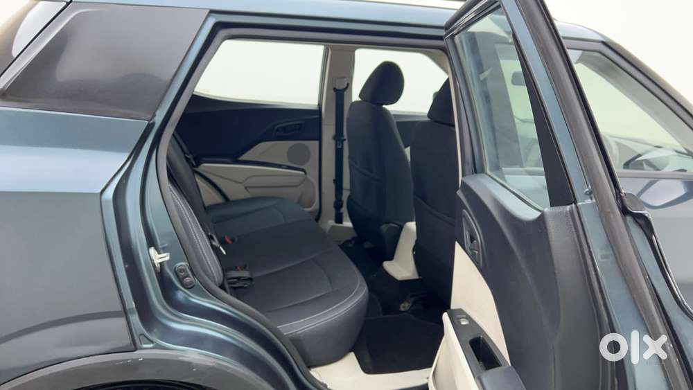 Mahindra Xuv300 W6, 2022, Petrol