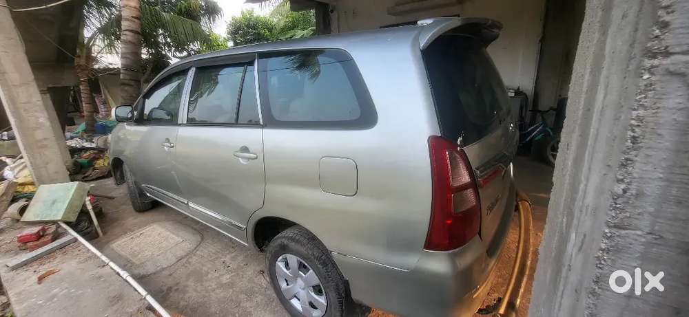 Toyota Innova 2.5g 8 Seater