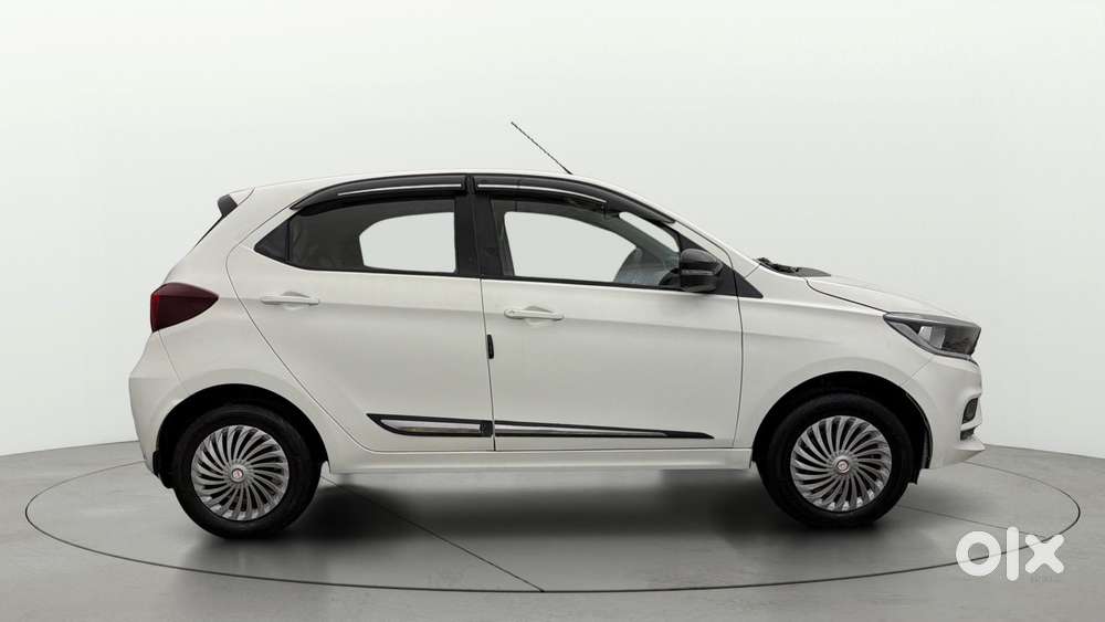 Tata Tiago 1.2 Revotron Xt, 2022, Petrol