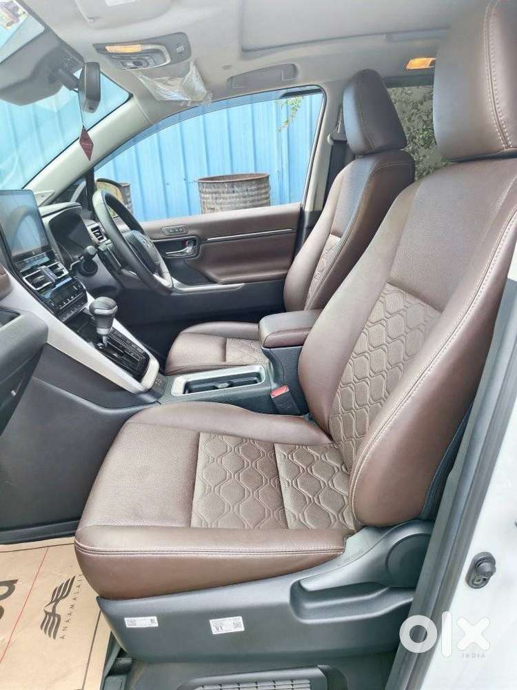 Toyota Innova Hycross 2.0 Zx (o) Hybrid 7 Str, 2025, Petrol