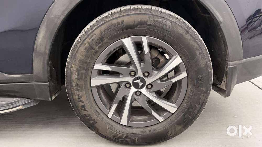 Mahindra Xuv700 2.2 Ax 5 Diesel At 7 Str, 2024, Diesel