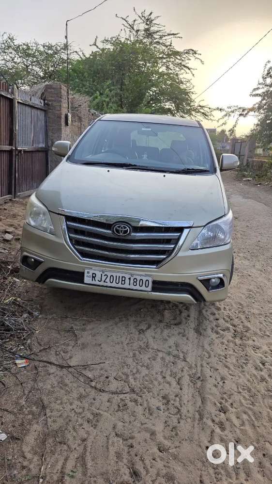 Toyota Innova 2012