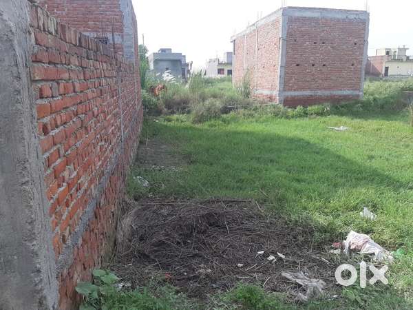 100 gaj plot on nh91 near dadri airforce station.