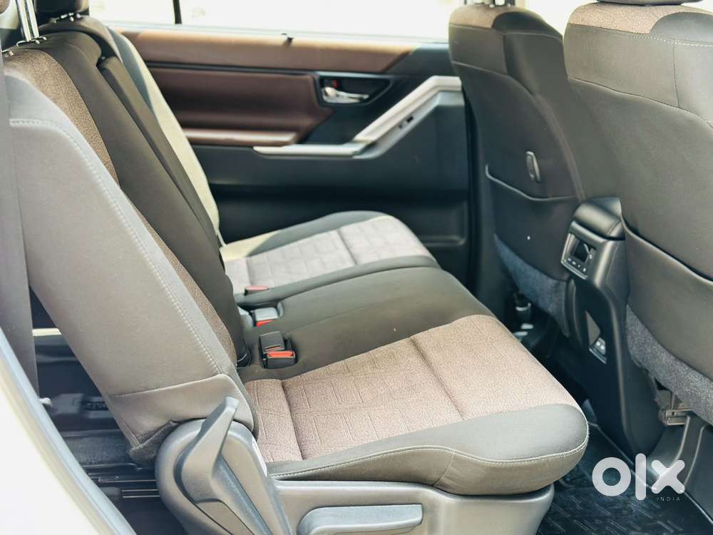 Toyota Innova Hycross 2.0 Vx (o) Hybrid 8 Str, 2025, Petrol