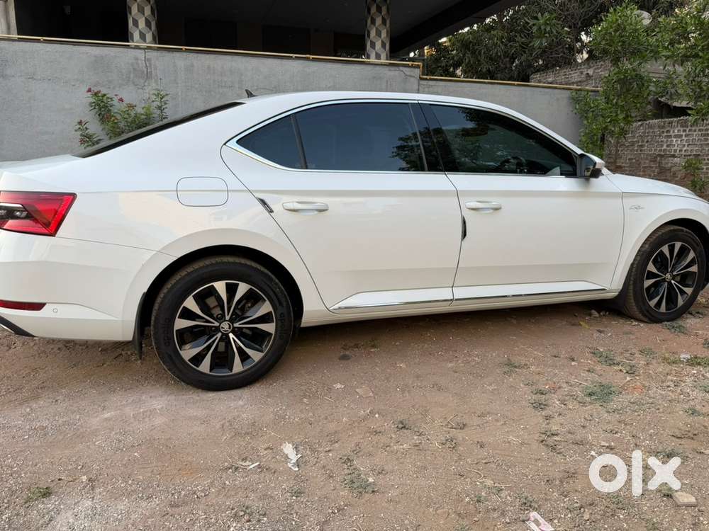 Skoda Superb 2023 Petrol 19000 Km Driven