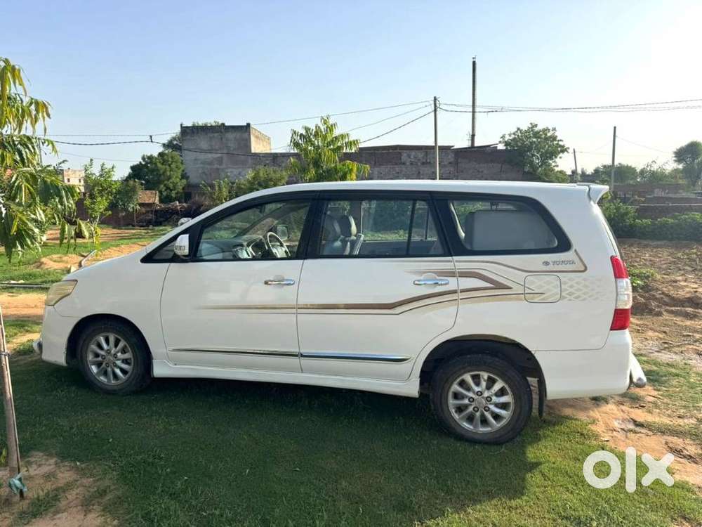 Toyota Innova 2.5 Z Diesel, 2015, 7-seater (bs4) – Mint Condition, Cap