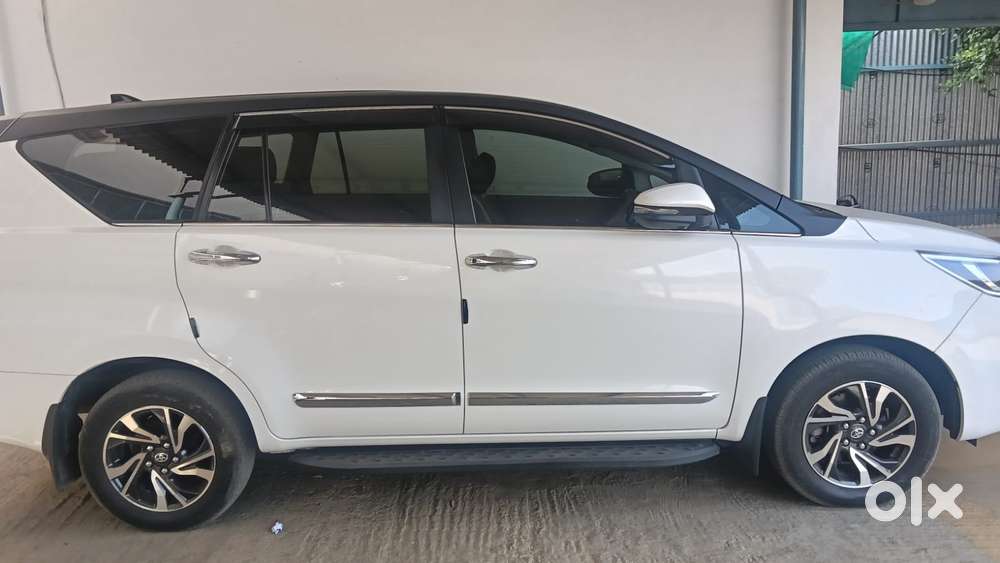 Toyota Innova Crysta 2.4 G Mt 7 Str, 2024, Diesel
