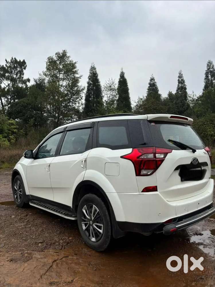 Mahindra Xuv500 W7 Pearl White  49000 Km Driven