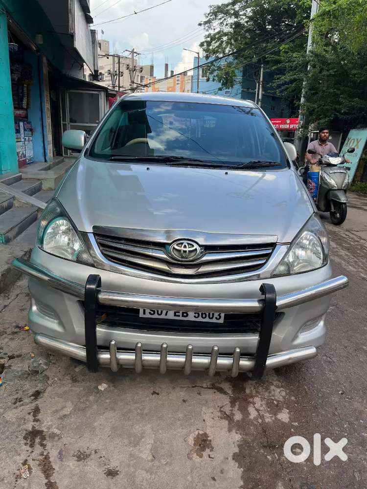 Innova 2010. 8 Seater