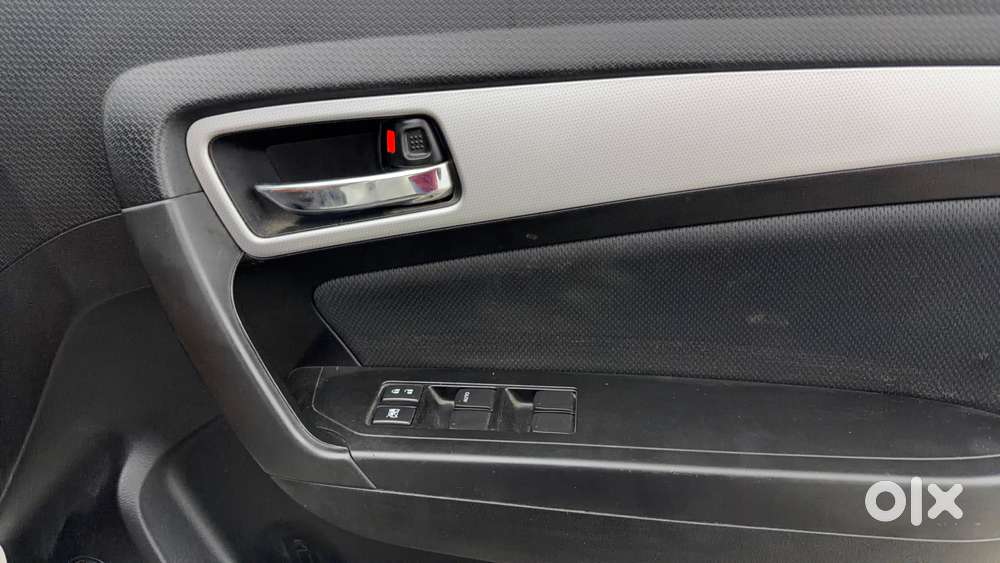 Maruti Suzuki Vitara Brezza 1.5 Zxi Plus At, 2021, Petrol