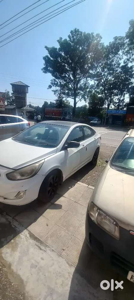 Hyundai Verna Fluidic 1.6 2012