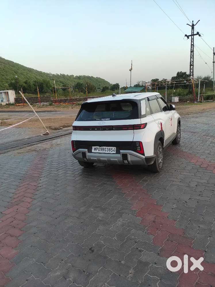 Hyundai New Venue Facelift Hx5 Mt Petrol 2025