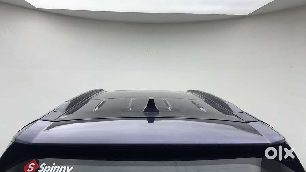 Mahindra Xuv700 2.0 Ax 7 Petrol At Str, 2023, Petrol