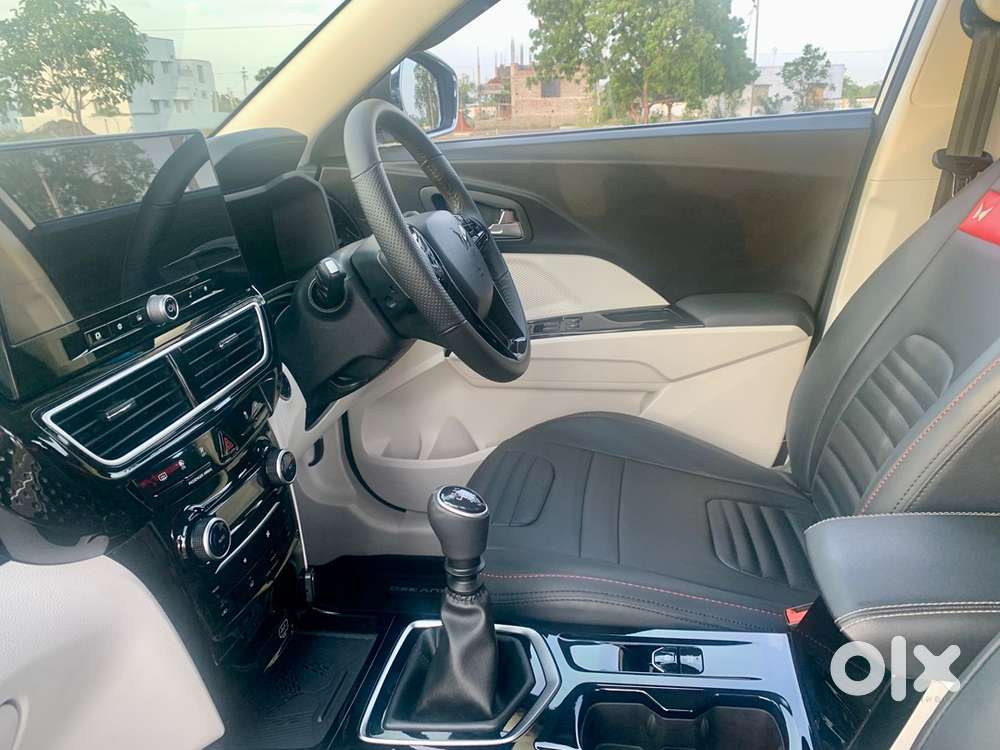 Urgent Sale Mahindra Xuv 3xo Ax5l Pg Mt - 2024 Model Low Km Driven