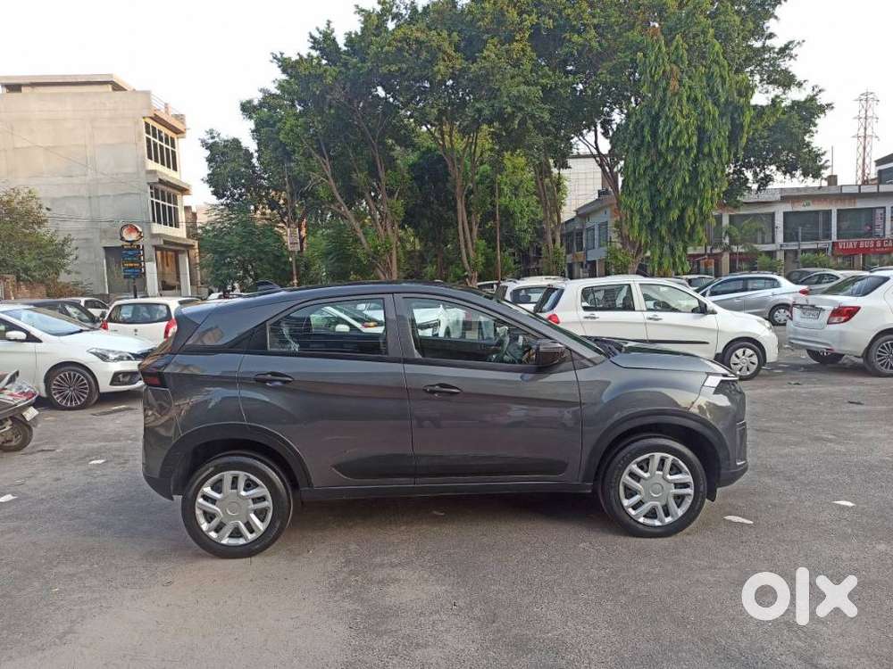 Tata Nexon Smart Plus1.2 Revotron Petrol 5 Mt, 2024, Petrol