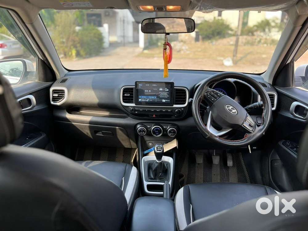 Hyundai Venue Petrol Well Maintained