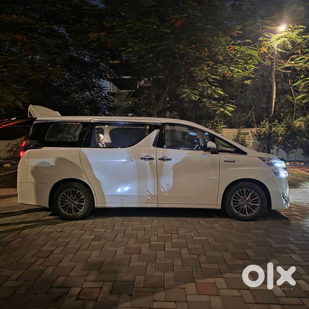 Toyota Vellfire Vip – Executive Lounge, 2023, Petrol