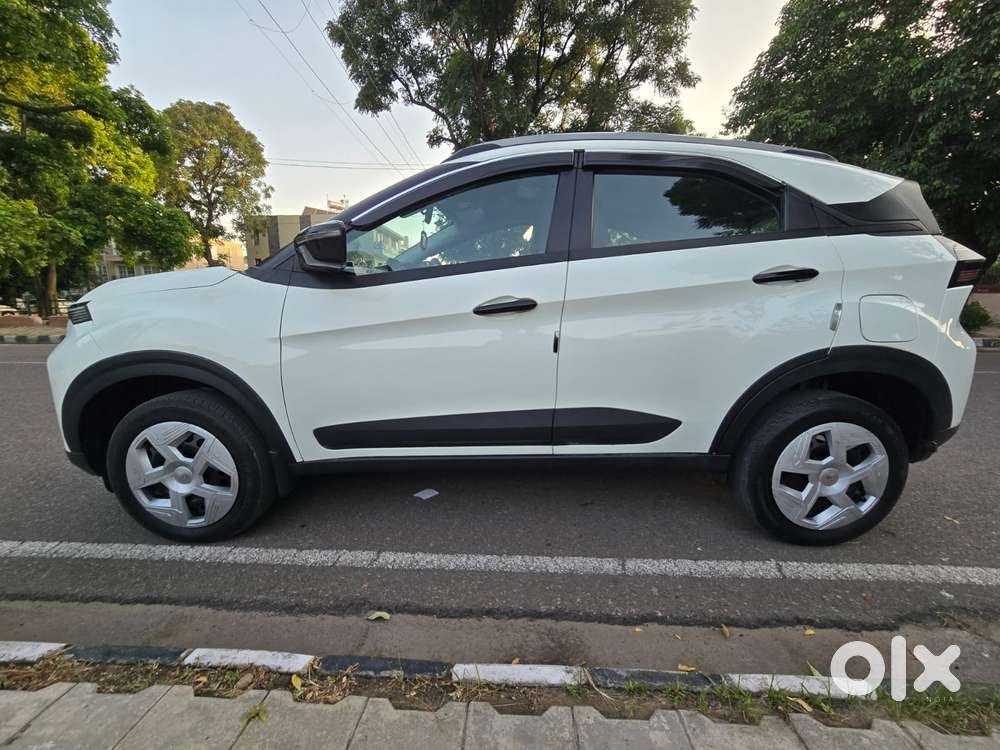 Tata Nexon Fearless Plus S 1.2 Revotron Petrol 6mt Dt, 2024, Petrol