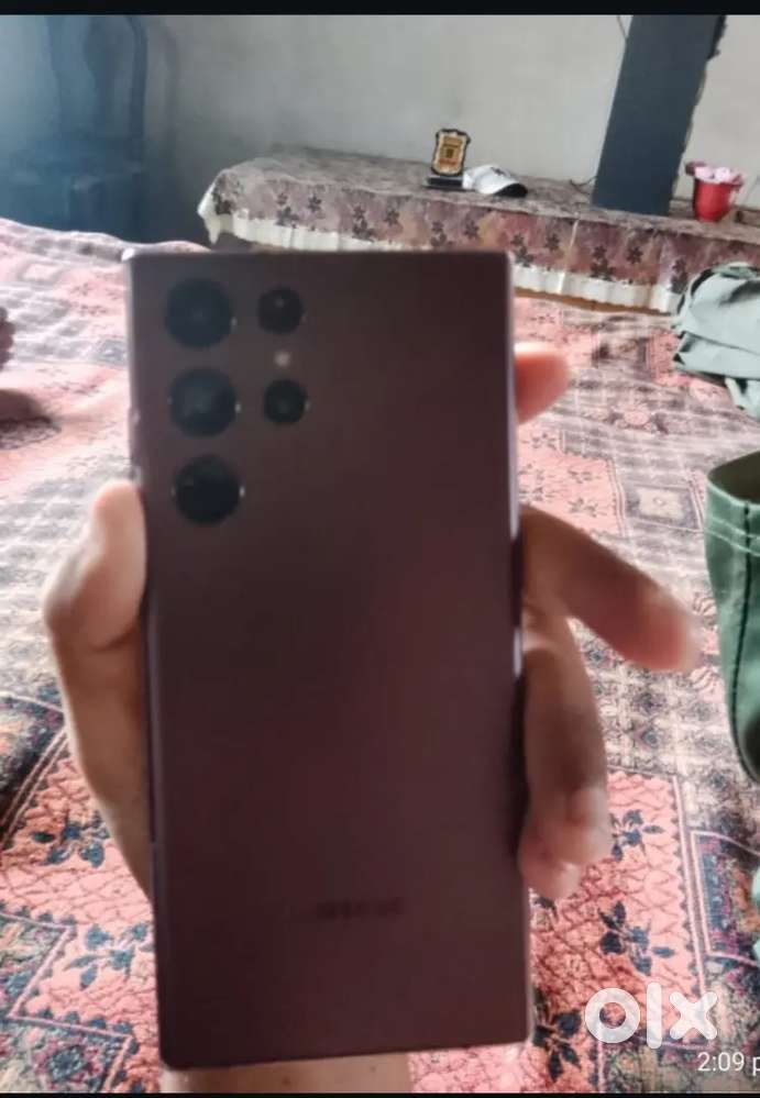 S22 ultra 12 256 good condition but only one sim working only charger