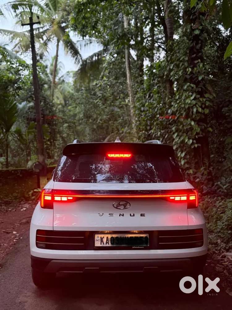 Hyundai Venue Petrol Manual 2024