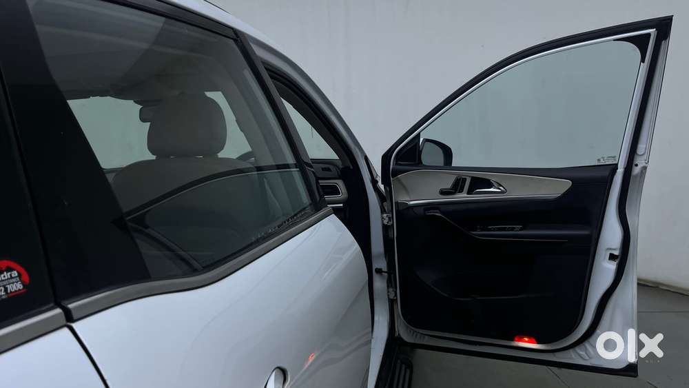 Mahindra Xuv700 2.0 Ax 7 Petrol At Luxury Pack Str, 2022, Petrol