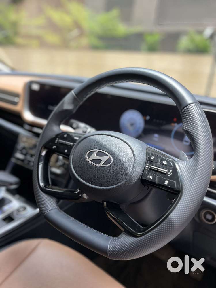 Hyundai Alcazar 2.0 Signature (o) Petrol At 7 Str, 2025, Petrol