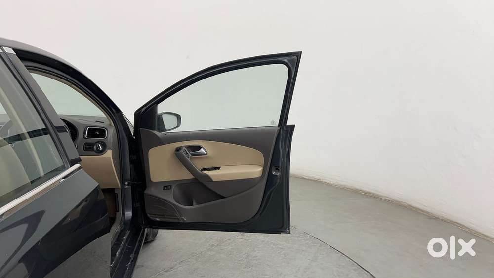 Volkswagen Vento 1.6 Highline, 2016, Petrol