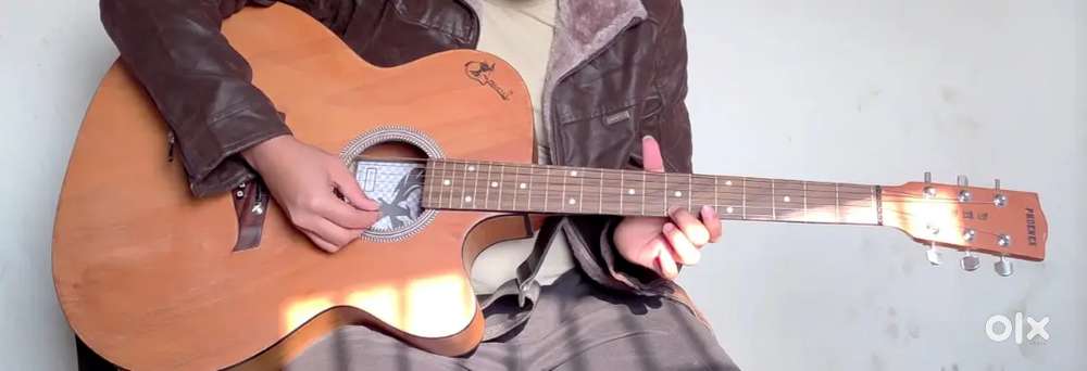 Guitar phoenix ka h only 8 months old.