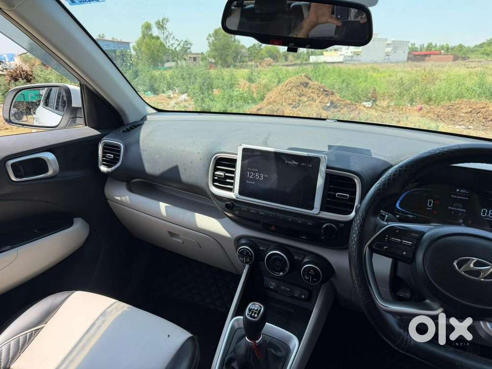 Hyundai Venue 2024 Petrol 40000 Km Driven