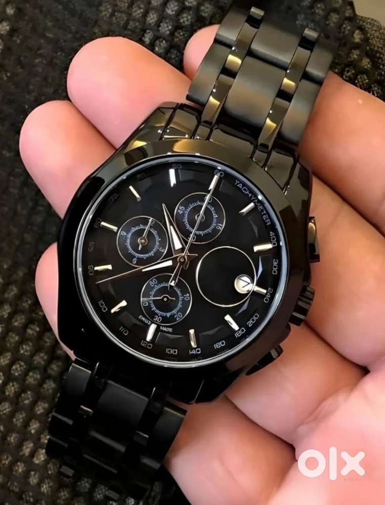 Day and date feature stainless steel watch for men