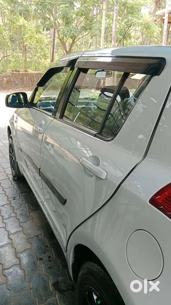 Maruti Suzuki Swift Lxi 2010