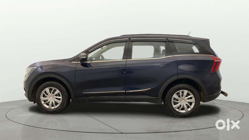 Mahindra Xuv700 2.0 Mx Petrol Mt 5 Str, 2023, Petrol