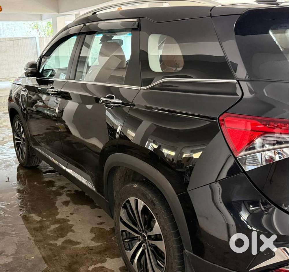 Mg Hector Plus (2022) Top-end