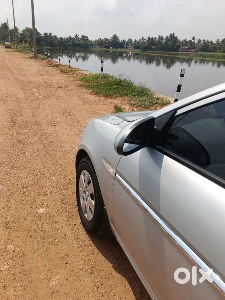 Hyundai Verna 2010 Petrol 105600 Km Driven