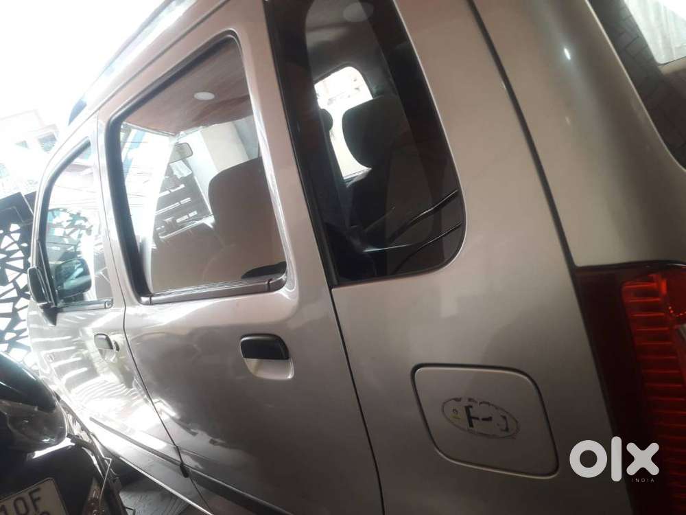 Has Autolock And Powerwindows