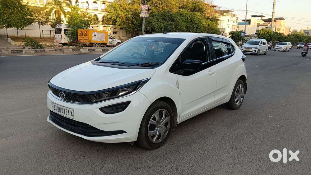Tata Altroz 1.2 Xm Plus, 2023, Petrol
