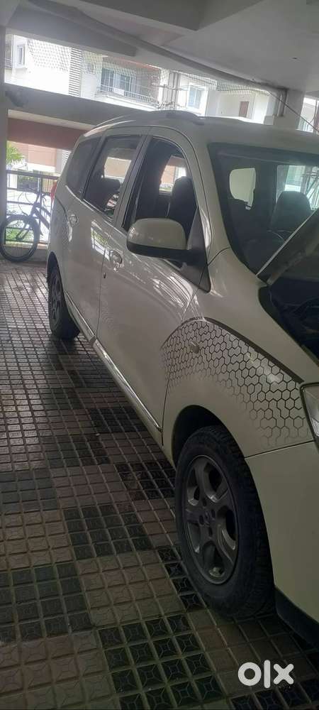 Renault Lodgy 2015 Diesel  Well Maintained  Fancy Number  Excellent