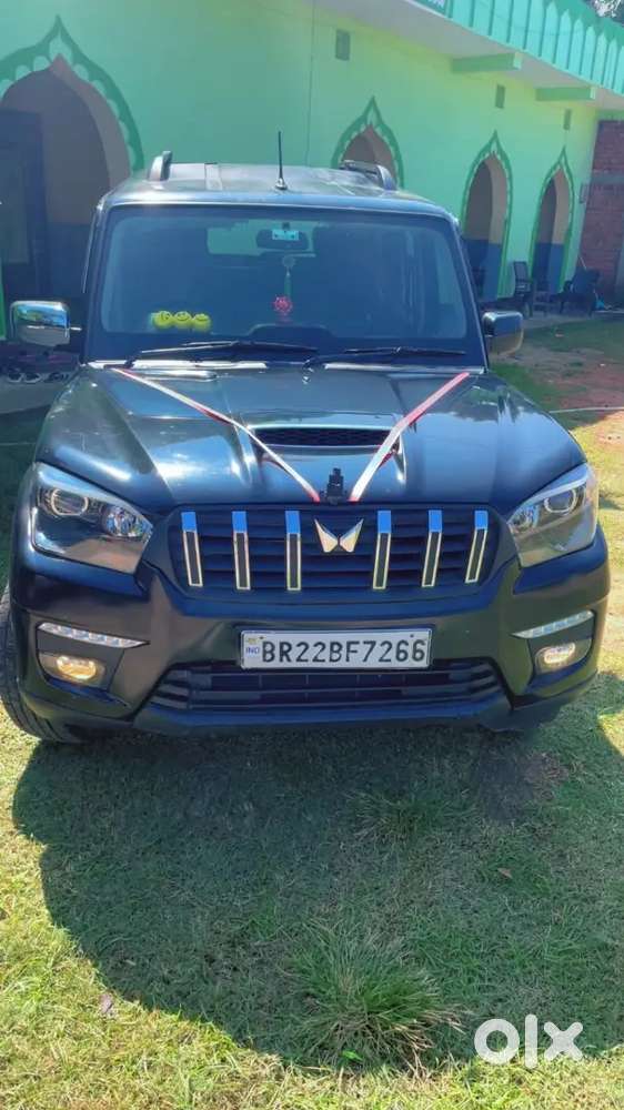 Mahindra Scorpio S11 Black Colour