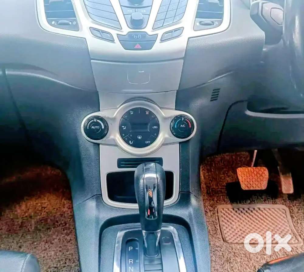 Ford Fiesta Titanium 2012 Petrol