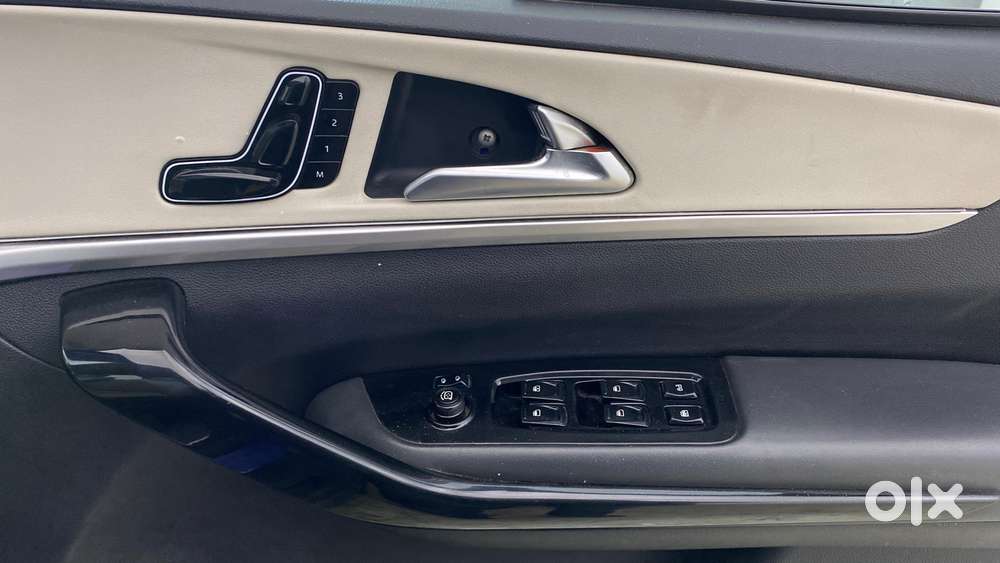 Mahindra Xuv700 2.2 Ax 7 Diesel Mt Luxury Pack Str, 2022, Diesel