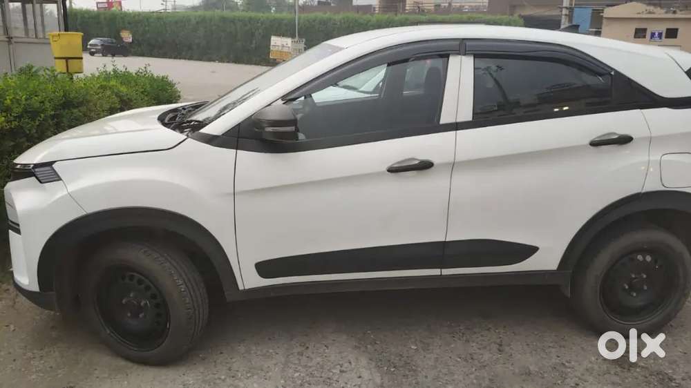 Tata Nexon 2023 Petrol 32000 Km Driven