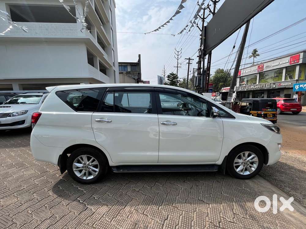 Toyota Innova Crysta 2.4 V, 2016, Diesel