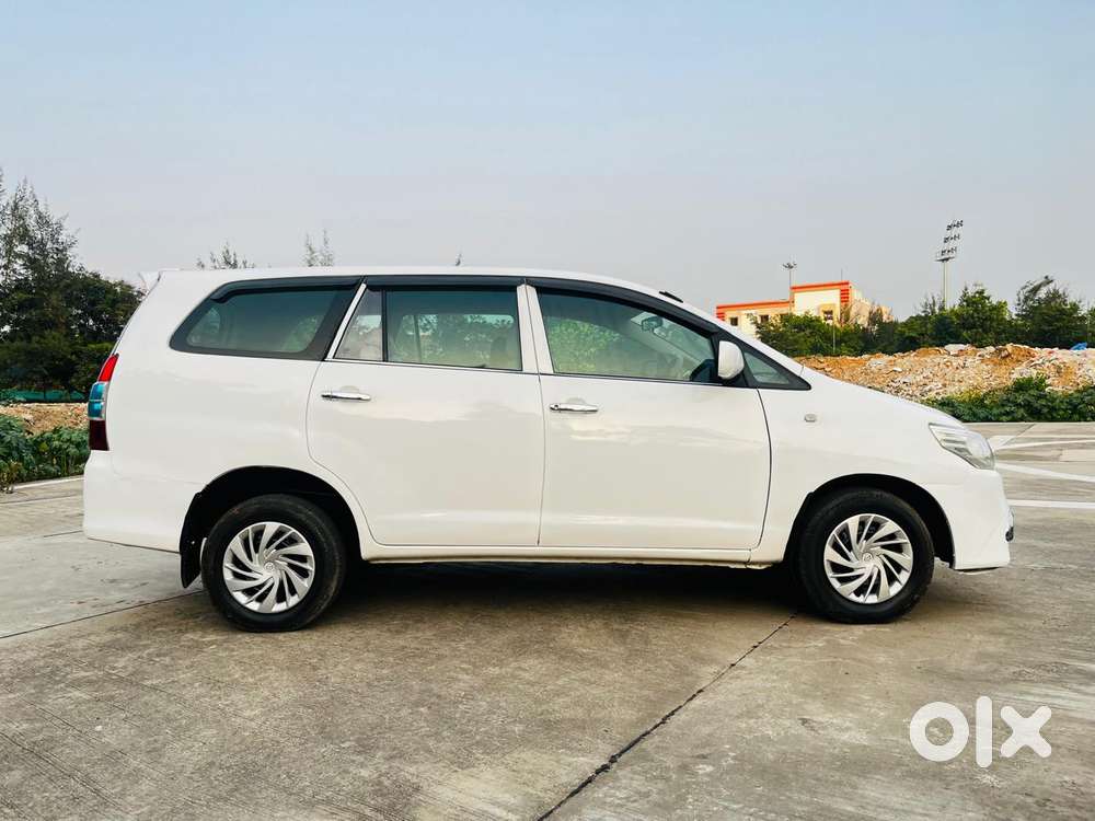 Toyota Innova 2.5 G (diesel) 8 Seater Bs Iv, 2016, Diesel