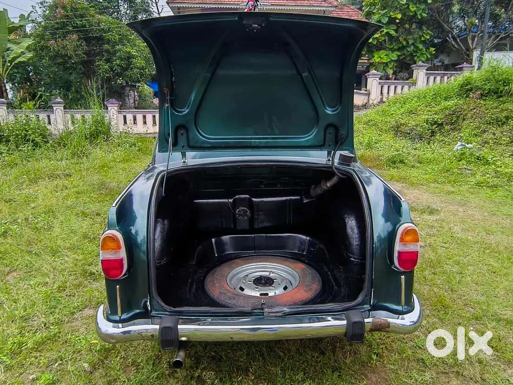 Ambassador Classic 1500 2001