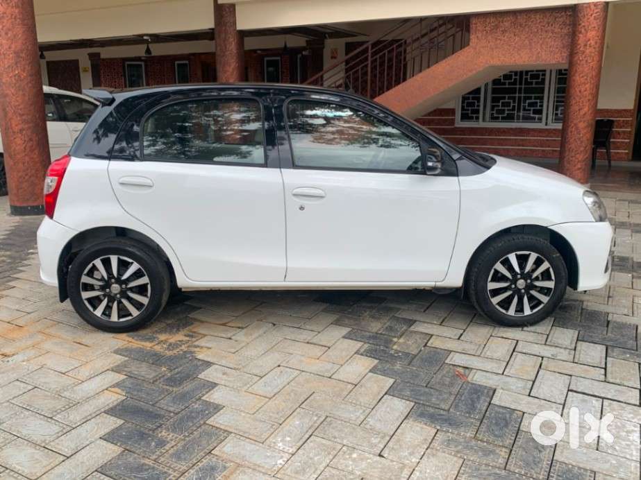 Toyota Etios Liva V Dual Tone, 2019, Petrol