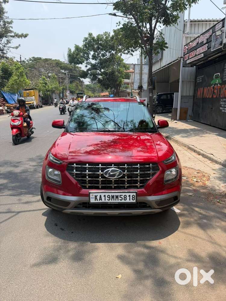 Hyundai Venue 2022 Petrol Well Maintained