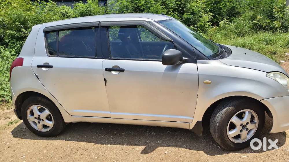 Maruti Suzuki Swift 2005 Petrol 93000 Km Driven
